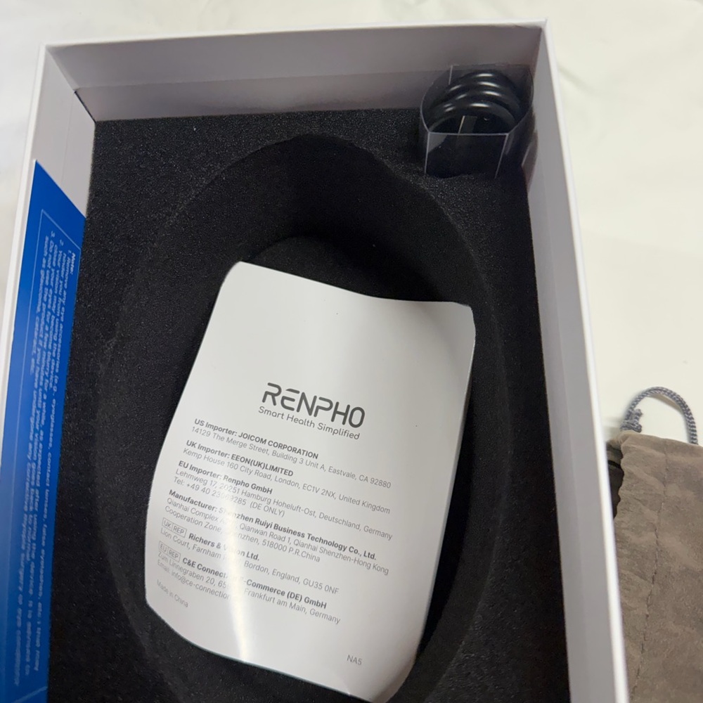 RENPHO Eyeis 2 Eye Massager in Silver - Picture 5 of 7